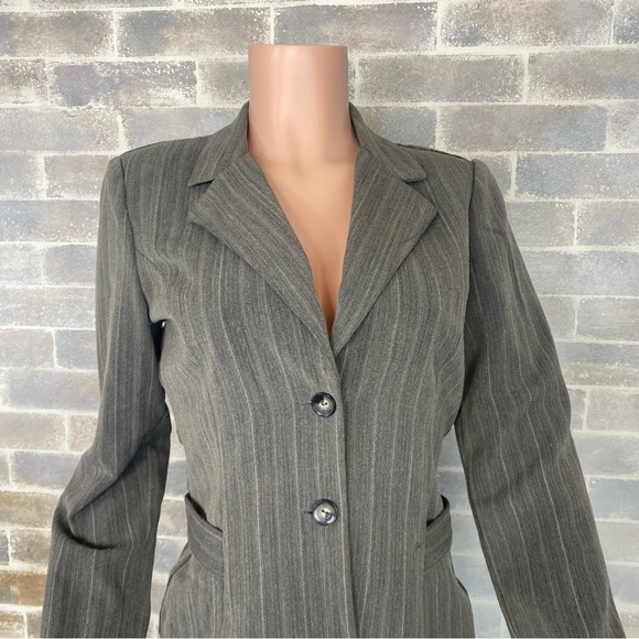 2 Piece Suit Single Breasted Blazer with Culottes Grey Pinstripe Size 9 - Picture 4 of 16